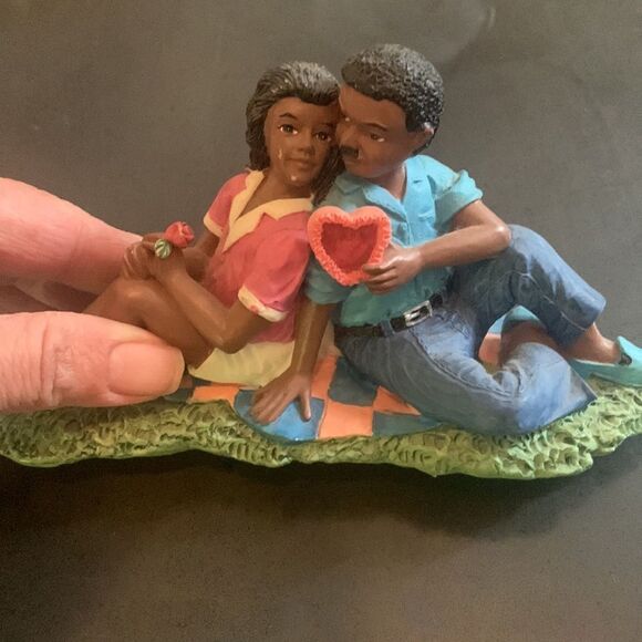 Young’s figurine very sweet look like they are on a valentines date preloved ❤️ - Picture 4 of 11